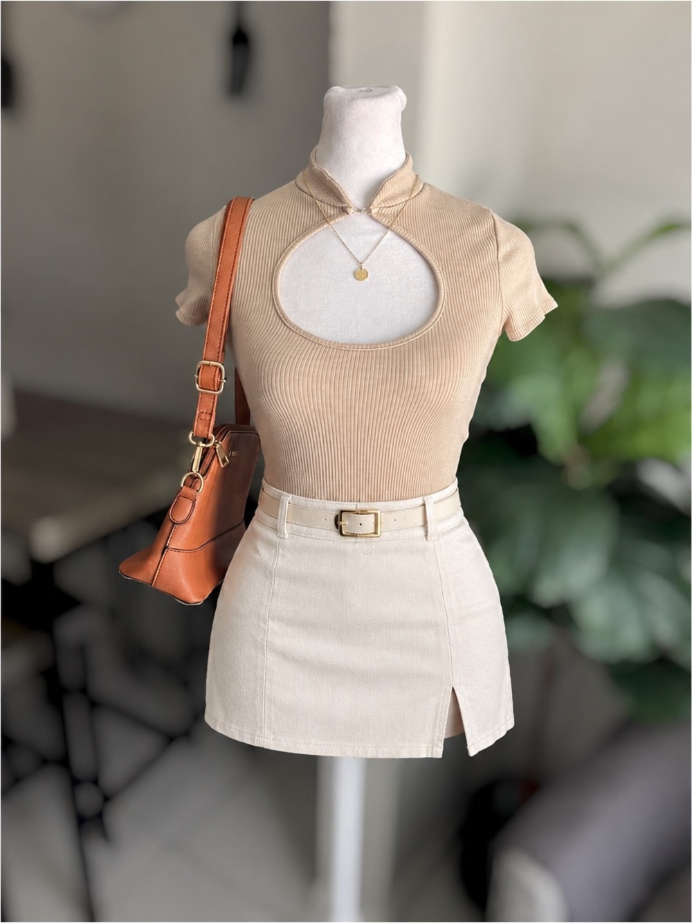 BETTER BE Keyhole Crop Top Size XS